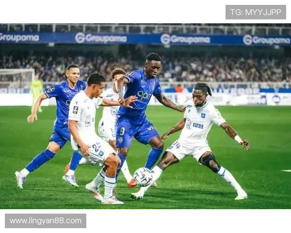 图卢兹中场运作