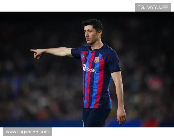 莱万多夫斯基三冠王赛季表现解析：是否真正主导球队成功