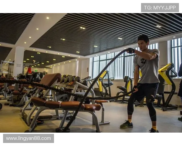 徐嘉余训练完直接拎爱马仕去吃夜宵？